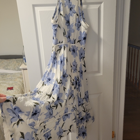 Lulu's Floral dress - Picture 2 of 3